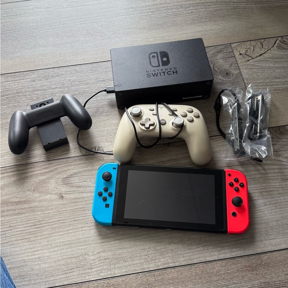 Nintendo switch bundle - Picture 3 of 4